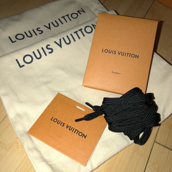 Louis Vuitton Run Away Sneaker Women’s Sz 7.0 - Picture 3 of 8